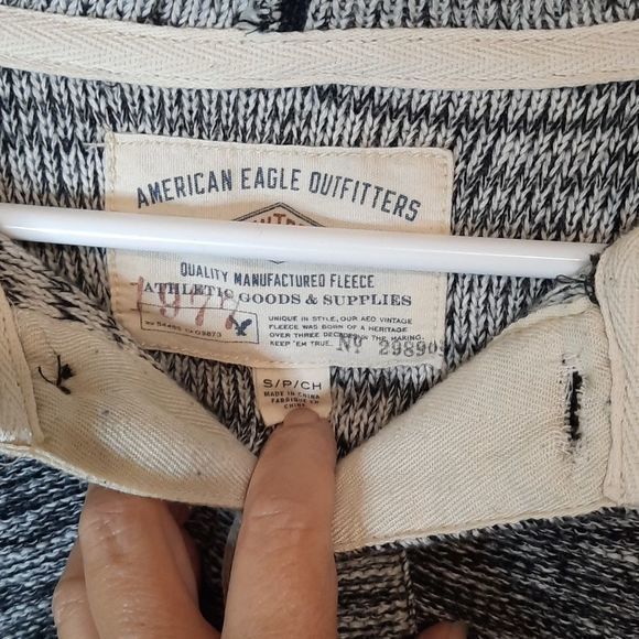 American Eagle Vintage sweater with‎ hood, small - Picture 3 of 9